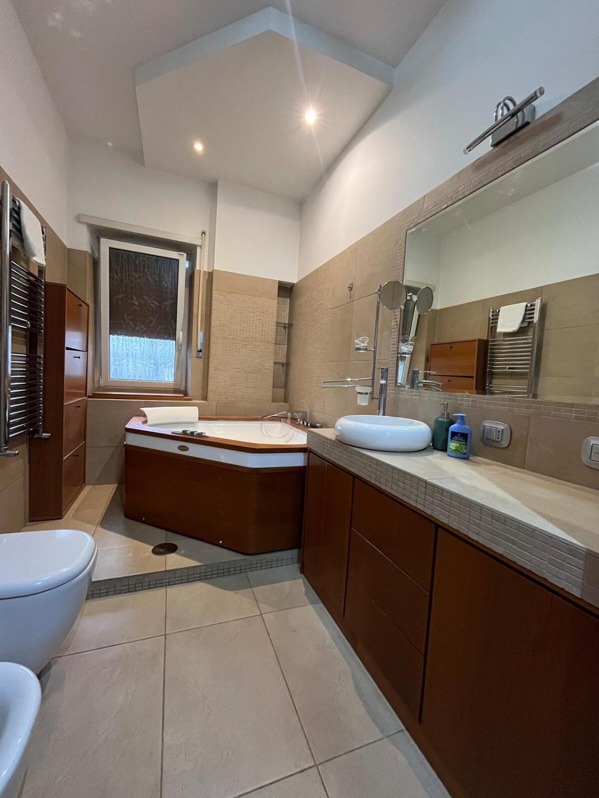 Apartment Charm & Relax Jacuzzi Roma-gemelli Rom